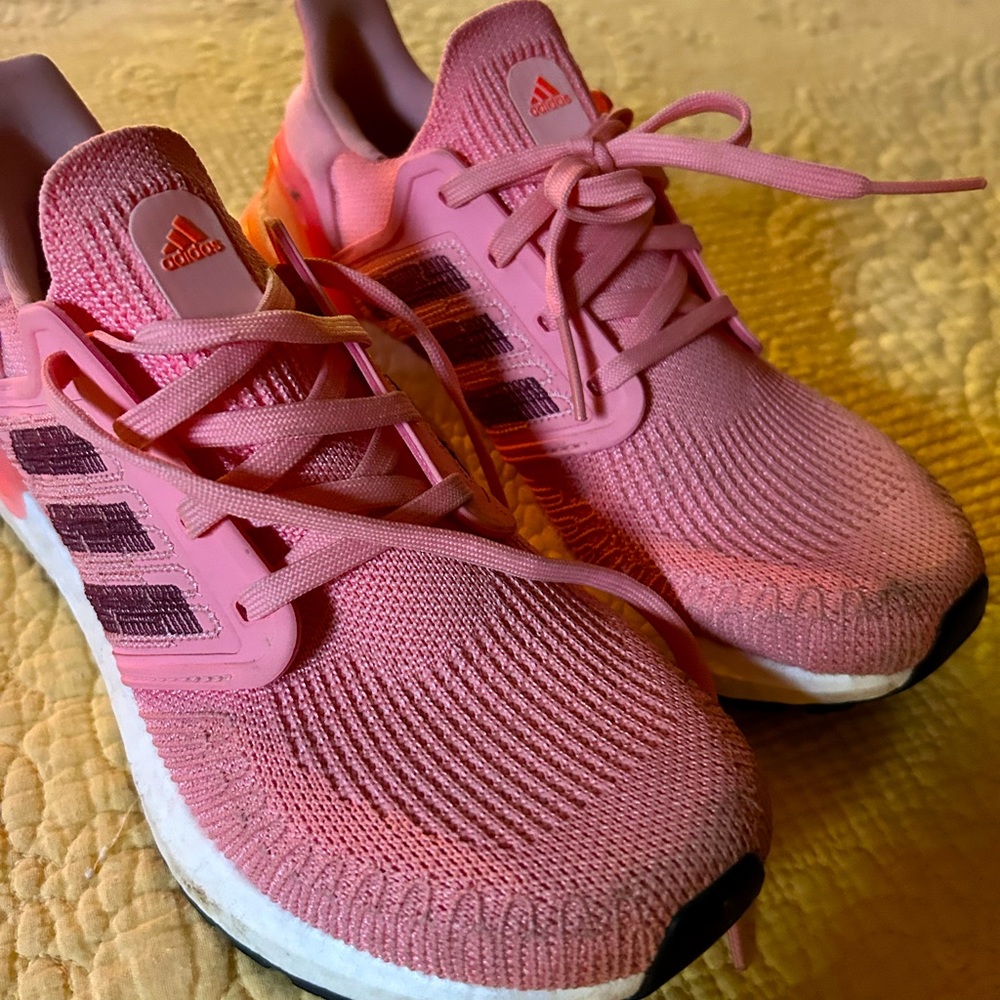 Addias tennis shoes